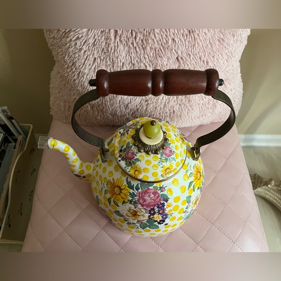 MaxKenzie-Childs RETIRED Buttercup Tea Kettle NWT 3 Quart 🩷 - Picture 7 of 8